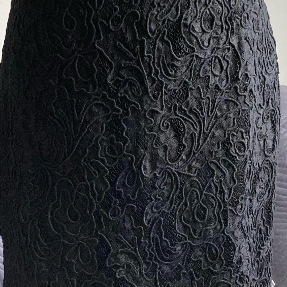 NWT Talbots black lace evening /cocktail skirt. Lace overlay/black lining Size 8